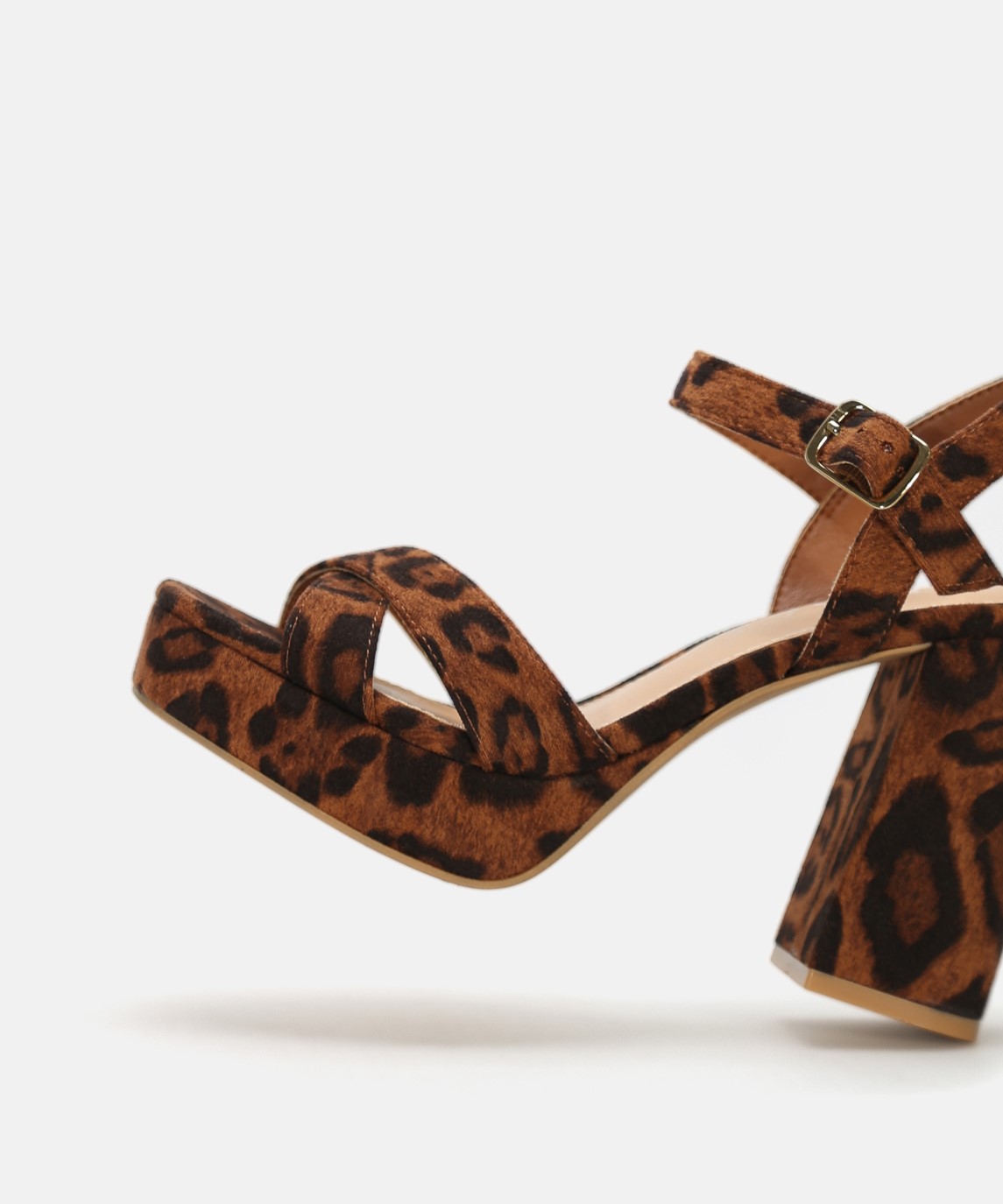 Sand&aacute;lia plataforma com tiras cruzadas image number null